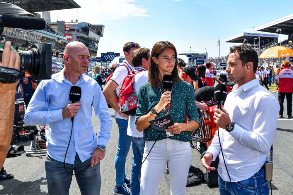 Margot Laffite présentant une émission TV