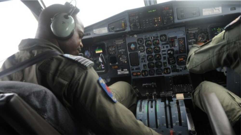 Nigerian Air Force/Aircraft Emergency Landing in Lagos