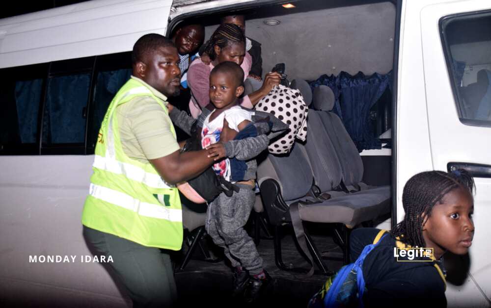 Xenophobia: Emotional moment Nigerian children victims from South Africa arrive with parents (photos)