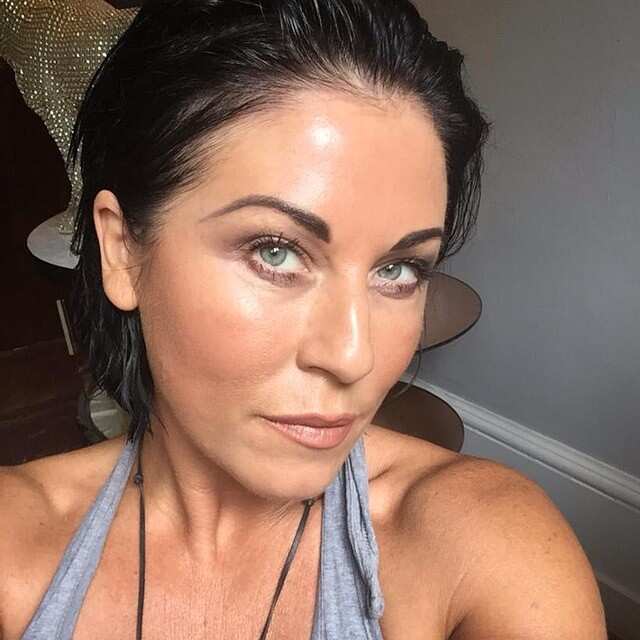 Jessie Wallace hot