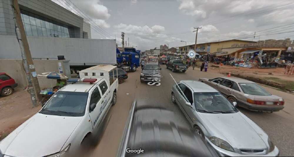EndSARS: Mota kirar SUV ta mitsike masu zanga-zanga 4 a kan titi EndSARS: Mota kirar SUV ta mitsike masu zanga-zanga 4 a kan titi