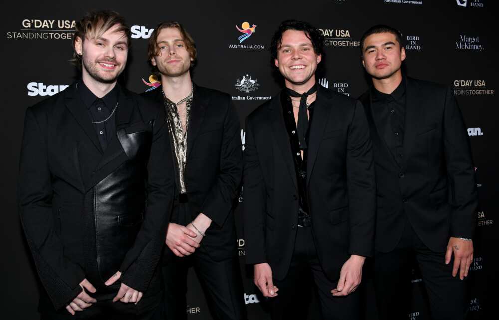 Calum Hood height Calum Hood height