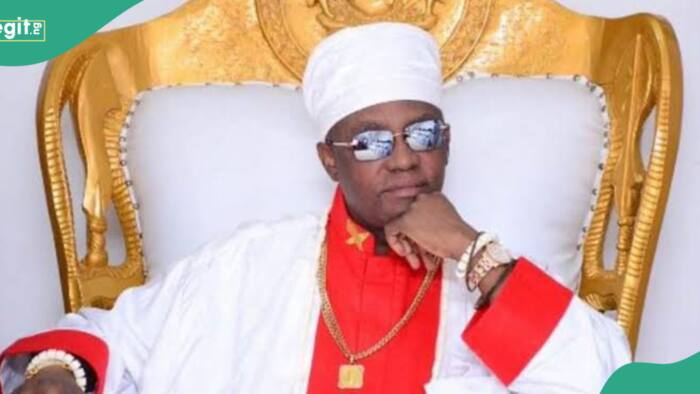 Oba Of Benin suspends 6 palace aides, gives reason