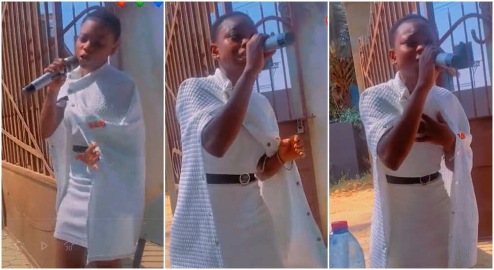 Photos of a lady singing Duduke by Simi.