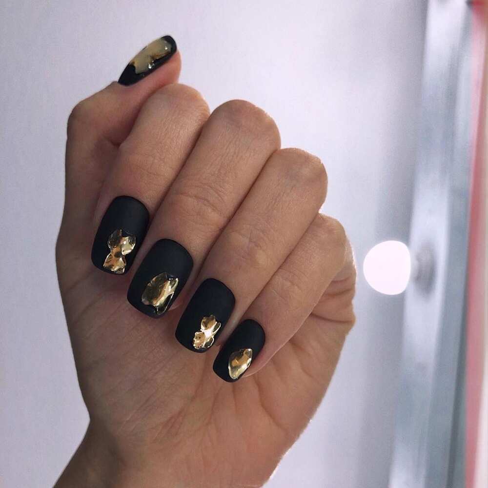 Black and gold nails