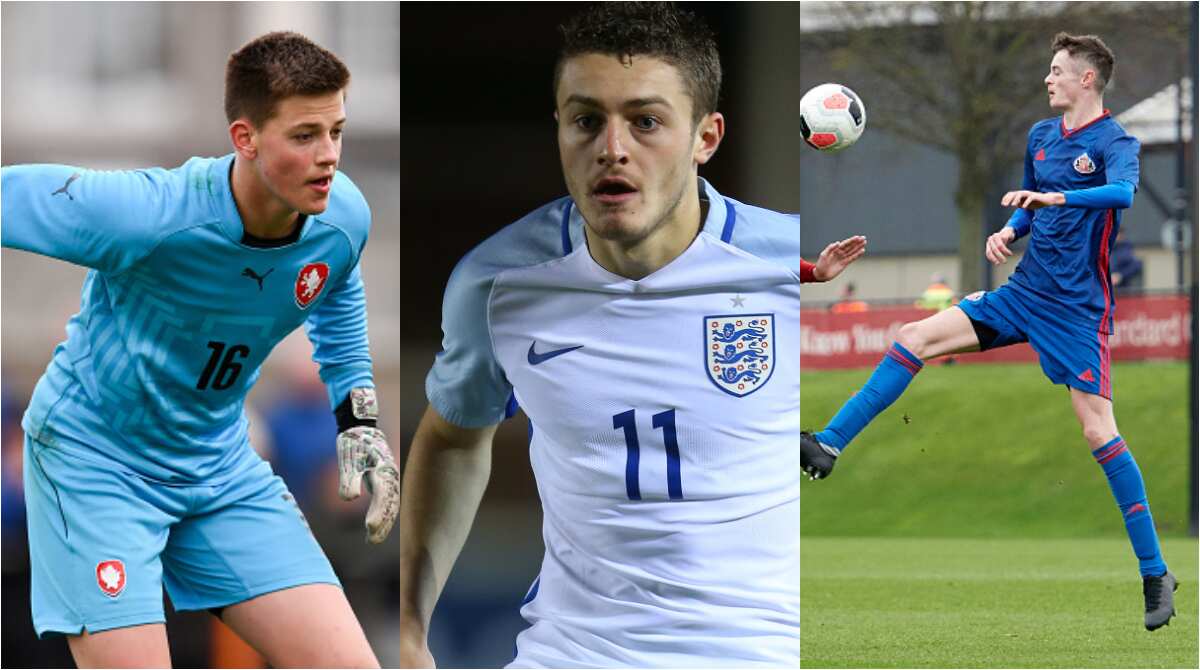 Manchester United complete signing of teenagers Pye, Hugill and Vitek