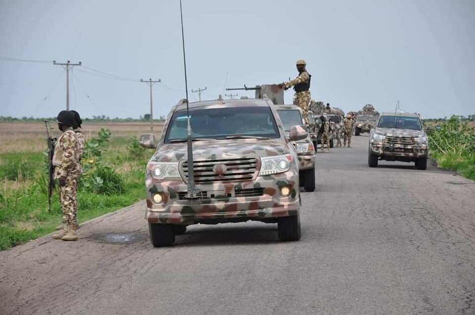 Hotunan Ƴan Boko Haram Da Aka Kama Da Magungunan Ƙarfin Maza Da Wasu Kayayyaki a Borno