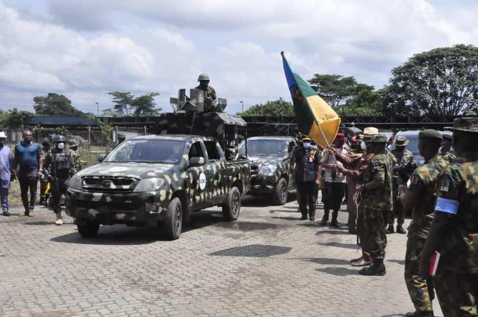 Just in: Gunmen kill policeman in Anambra, Nigerian soldiers retaliate, gun down 3 of them