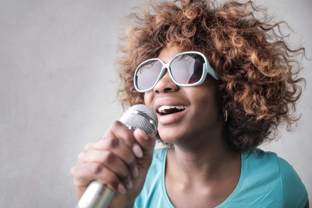 27-best-karaoke-songs-for-beginners-2023-all-are-easy-songs-to-sing