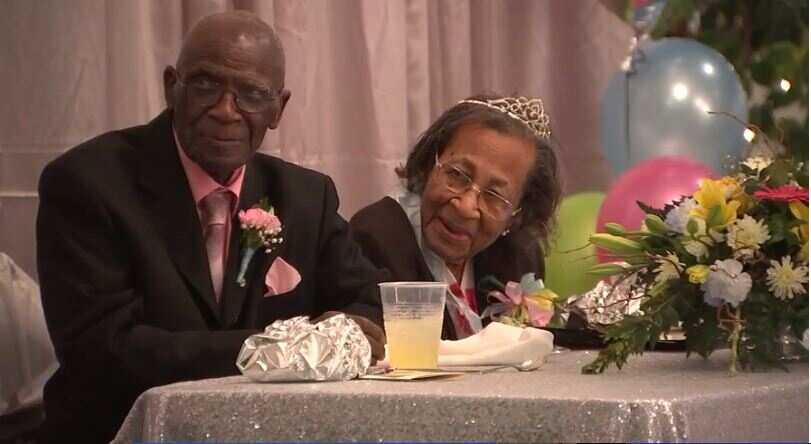 Aged couple celebrates 82 years of marriage (photo)