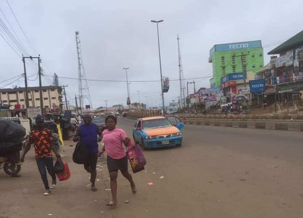 Heavy shooting in Akure as PDP, APC supporters clash Heavy shooting in Akure as PDP, APC supporters clash