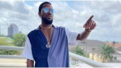 AFRIMA: Funny video captures moment Dbanj dribbled officials on stage, one of them falls on the floor