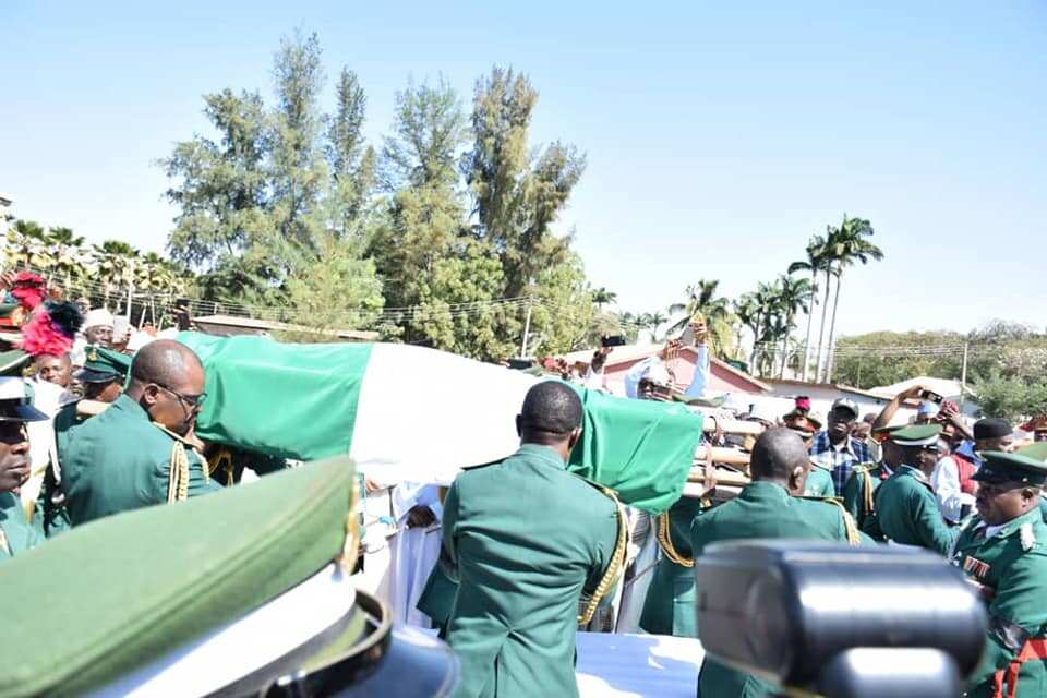 Nigeria’s ex-Chief of Army Staff celebrated in death, buried in Kaduna (photos)