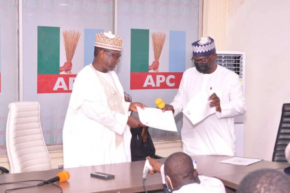 2023: APC Zoning Committee Submits Report in Abuja