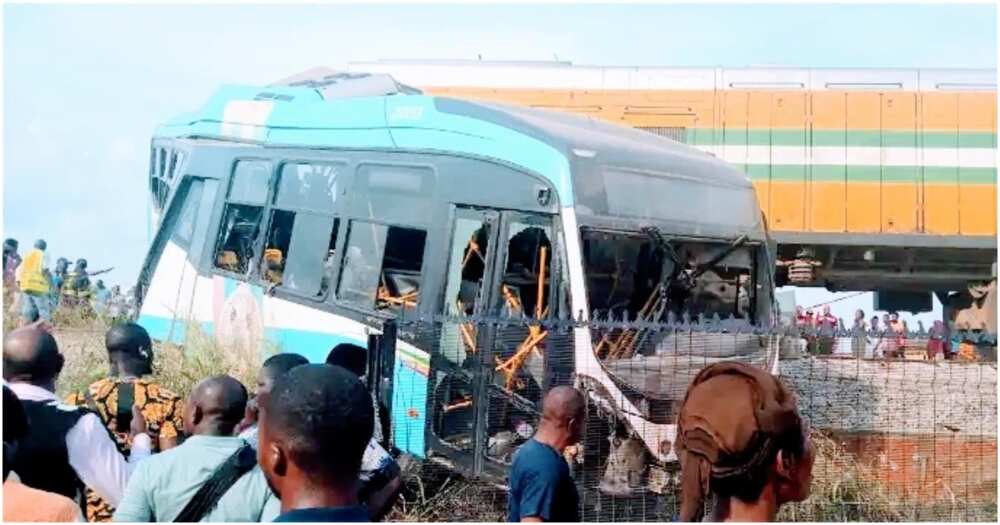 BRT bus, Lagos train accident, Babajide Sanwo-Olu, Lagos state governor, Lagos State University Teaching Hospital (LASUTH)