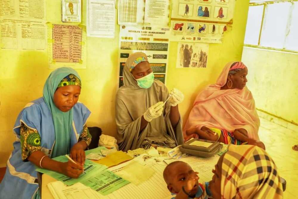 Zulum ya sallami dukkan ma'aikatan babban asibitin Ngala da ke Borno (Hotuna) Zulum ya sallami dukkan ma'aikatan babban asibitin Ngala da ke Borno (Hotuna)