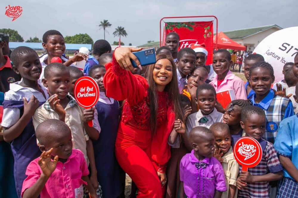 itel Partners with Queen Mercy Atang To Donate Gifts To Children In Delta state