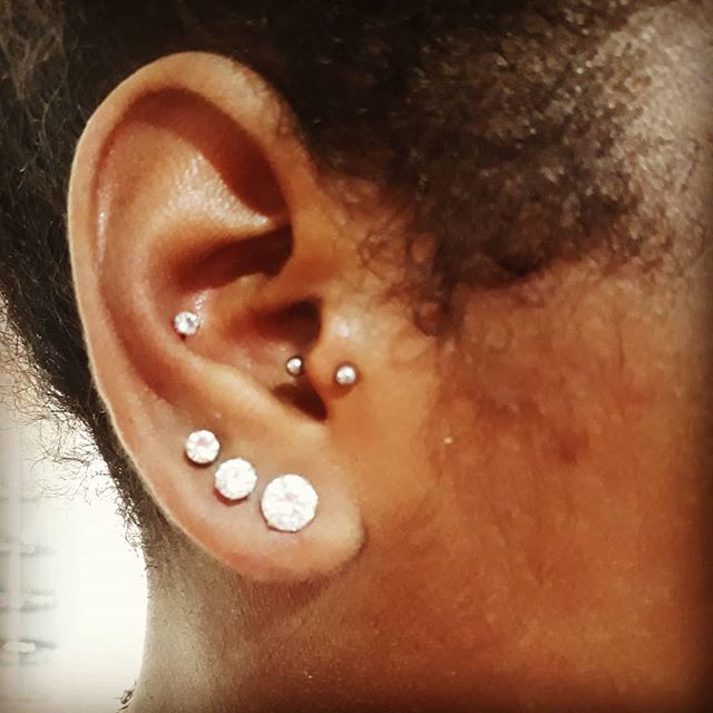 Tragus Piercing A Guide To Pain Cost Healing And