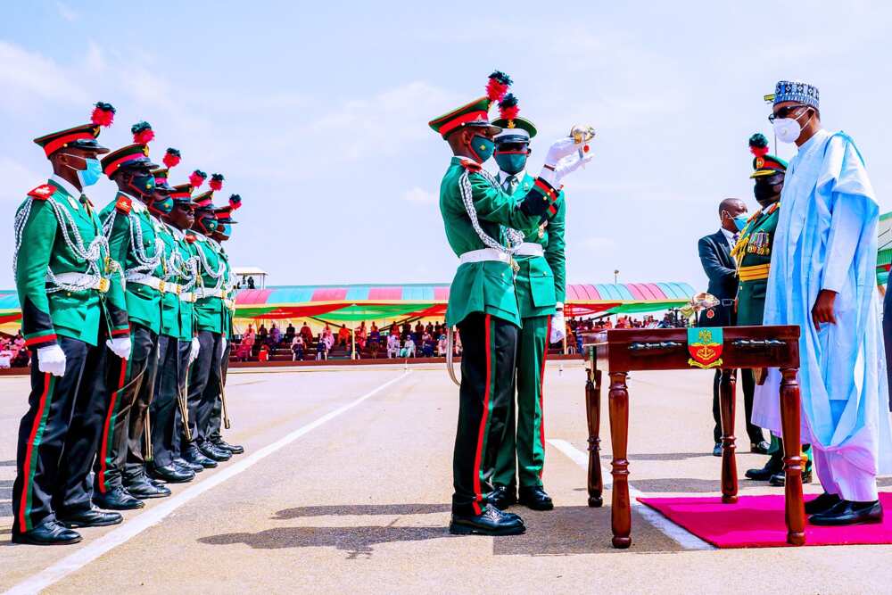 Shugaba Buhari ya halarci taron yayen sabbin Sojoji a NDA (Hotuna) Shugaba Buhari ya halarci taron yayen sabbin Sojoji a NDA (Hotuna)