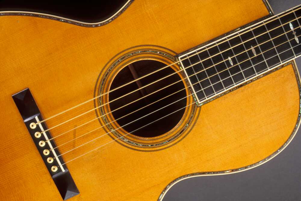 Comment apprendre la guitare seul: 10 conseils essentiels Comment apprendre la guitare seul: 10 conseils essentiels