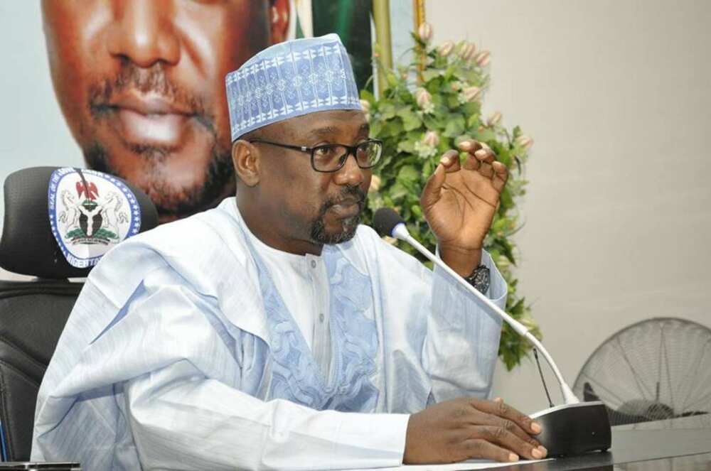 Gwamna Bello ya rage wa kansa da masu riƙe da muƙaman siyasa albashi Gwamna Bello ya rage wa kansa da masu riƙe da muƙaman siyasa albashi