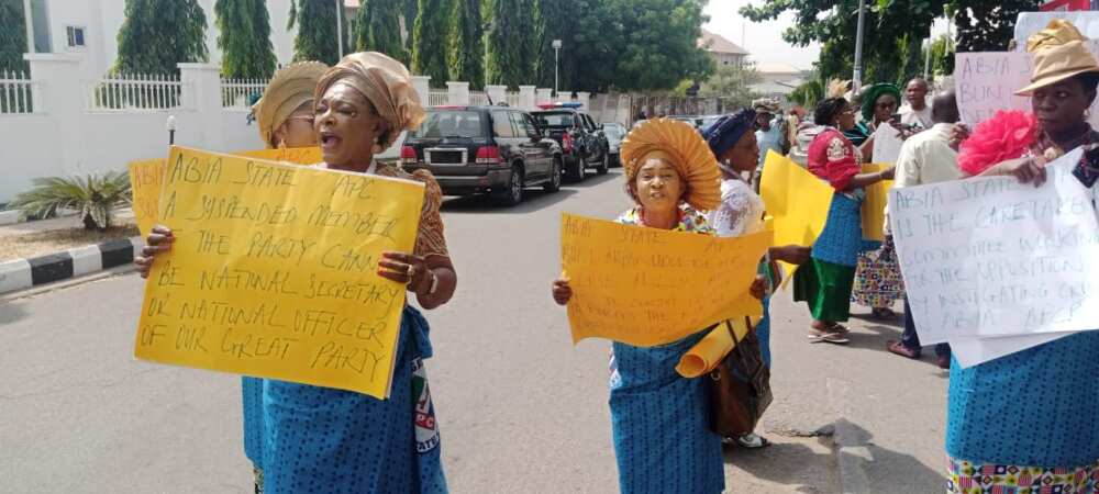 BREAKING: Abia women barricade APC headquarters