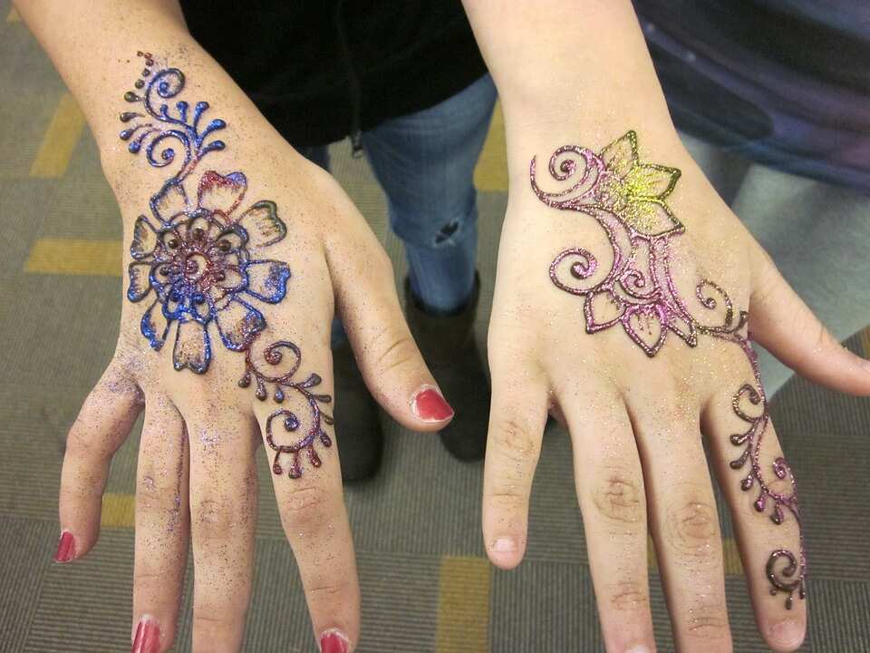 Floral mehndi