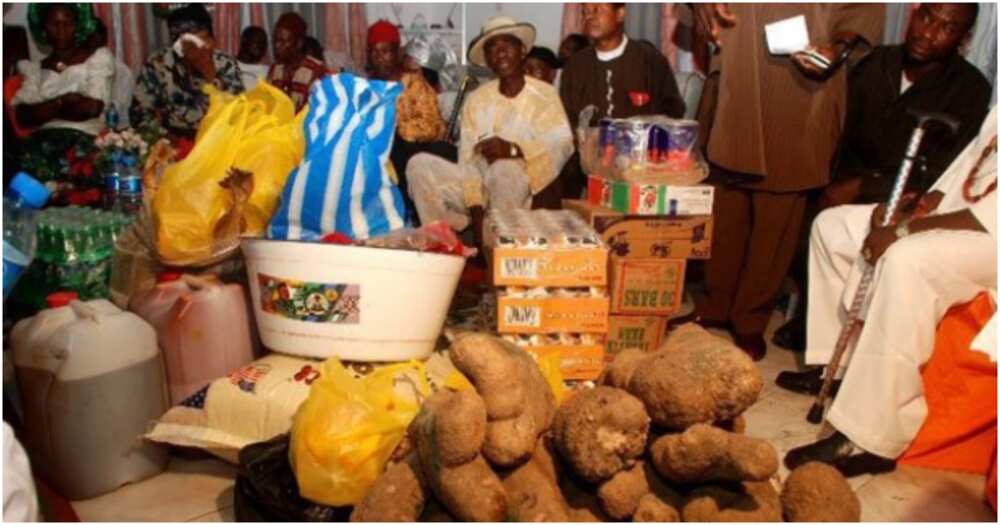 Imo bride price, family reject 400 big tubers of yam as bride price
