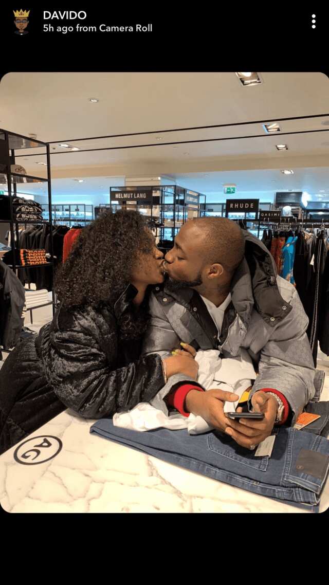 Davido and Chioma spotted sharing a passionate kiss in London (photo)