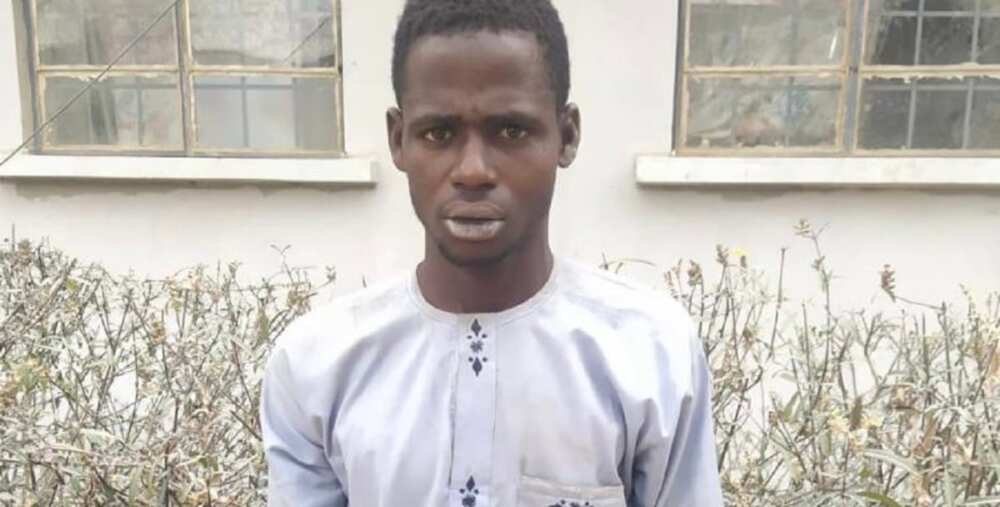 Kano: An Kama Matashi Ɗan Shekara 25 Da Ya Halaka Tsohuwa Mai Shekara 80 Da Duka Ya Jefa Gawarta Cikin Rijiya Kano: An Kama Matashi Ɗan Shekara 25 Da Ya Halaka Tsohuwa Mai Shekara 80 Da Duka Ya Jefa Gawarta Cikin Rijiya