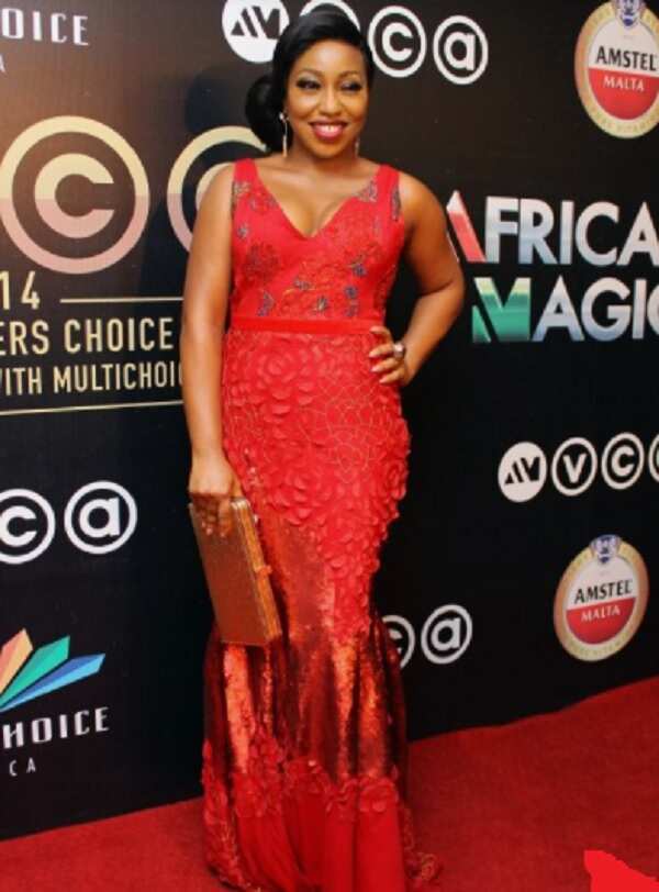 A photo of Rita Dominic on the red carpet.