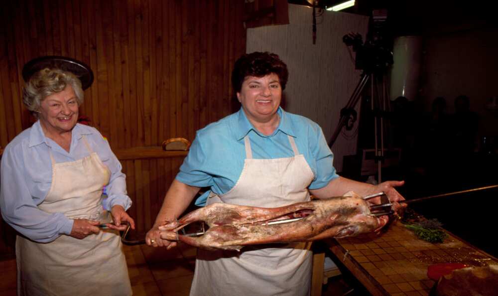 Que devient Maïté? Toute la vie de la star de la cuisine en photos Que devient Maïté? Toute la vie de la star de la cuisine en photos