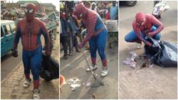 Young Nigerian man dresses like Spider-Man, goes around to clean streets, many people watch him in video