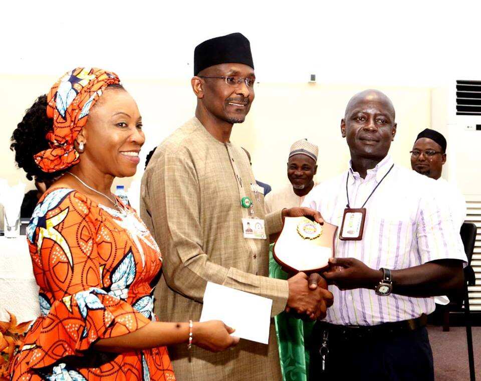 SERVICOM State House unit rewarded 10 employees for outstanding performance. Photo credit: Femi Adesina