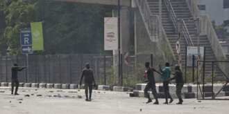 EndSARS: Again, armed policemen, soldiers storm Lekki toll plaza EndSARS: Again, armed policemen, soldiers storm Lekki toll plaza