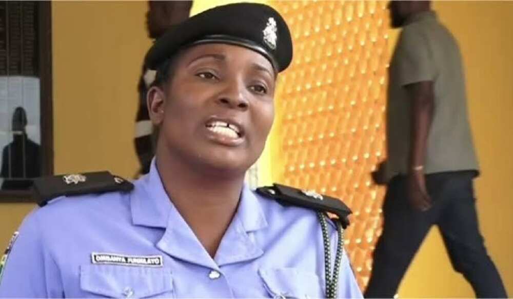 'Yan sanda sun kama ma'aikatan lafiya 2 da mai gadin asibiti bisa zargin satar mabiyiya a Ondo 'Yan sanda sun kama ma'aikatan lafiya 2 da mai gadin asibiti bisa zargin satar mabiyiya a Ondo