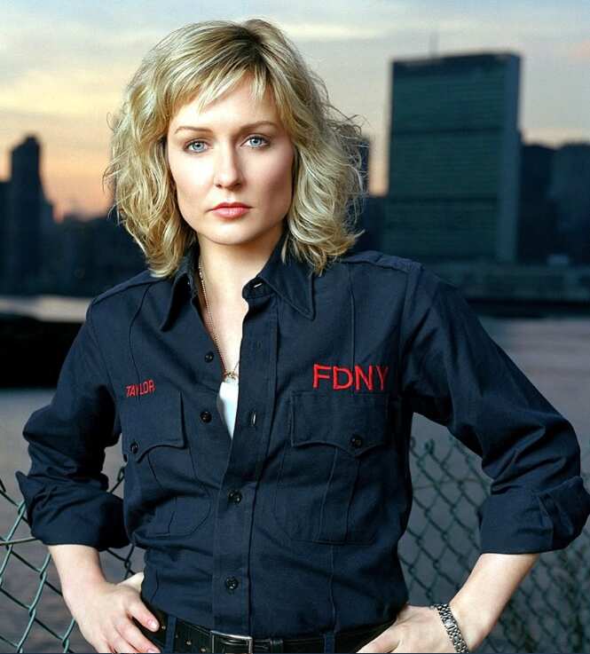 Amy Carlson hot