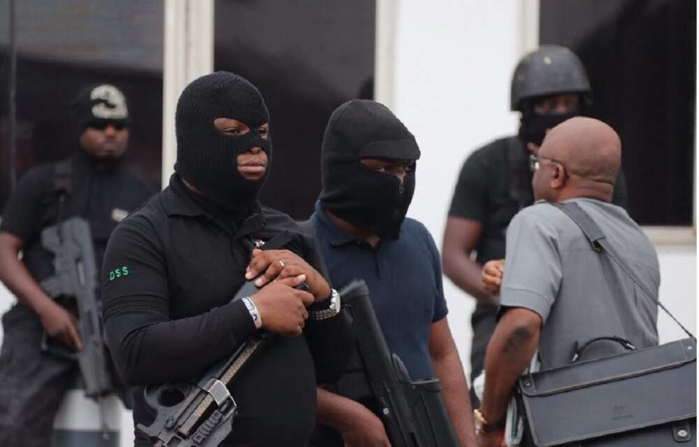 Jami'an DSS sun mamaye ofishin EFCC na Legas Jami'an DSS sun mamaye ofishin EFCC na Legas