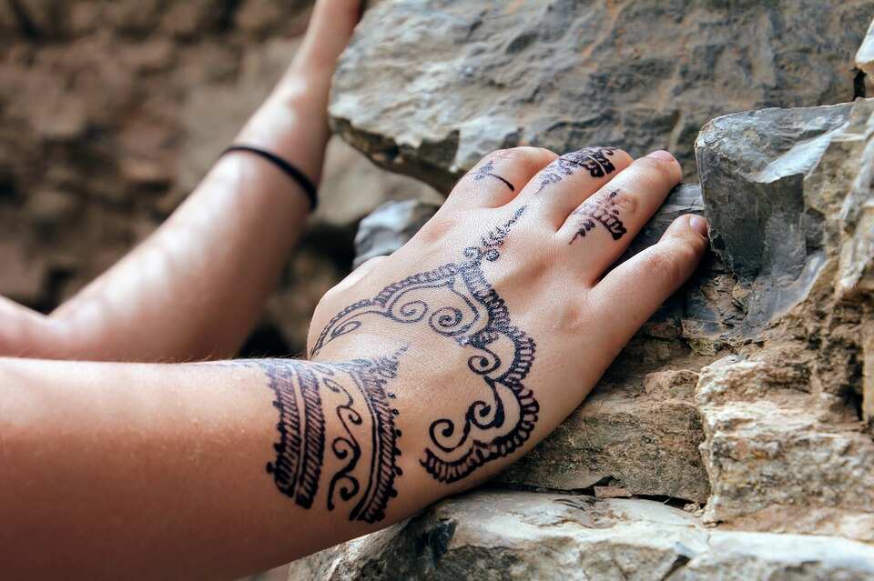 Crown henna style Crown henna style