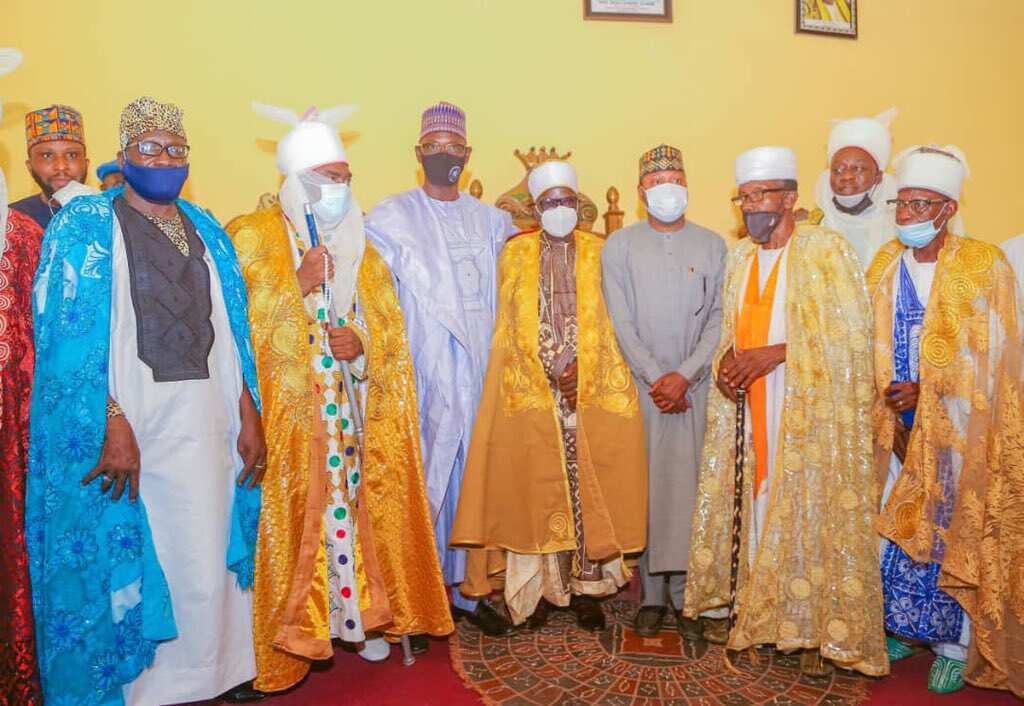 Nigerian State Govt Gifts 25 Traditional Rulers Brand New SUVs Worth ...