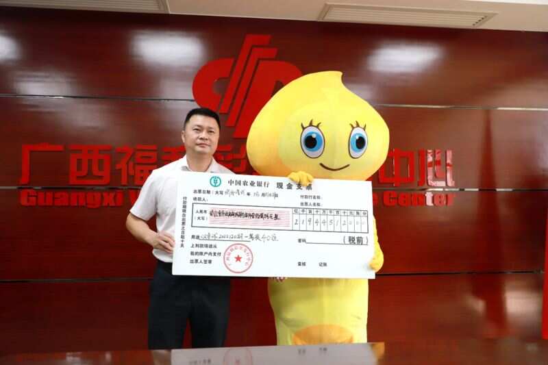 Man keeps $30 million lottery win a secret from family, appears in costume to receive his prize money