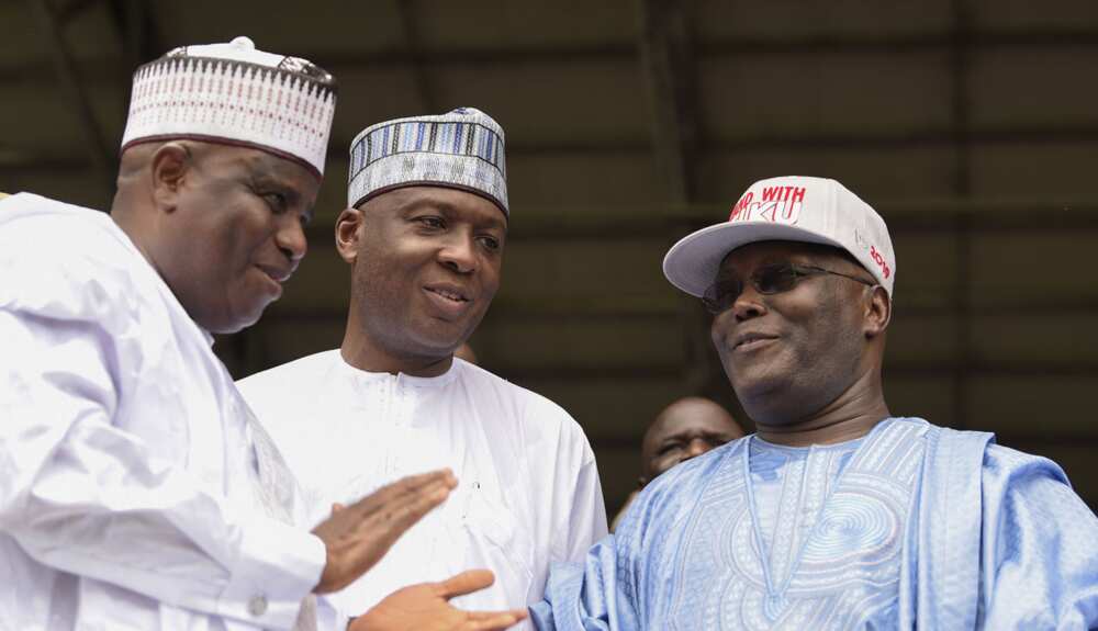 Saraki, Tambuwal and Atiku in a discussion