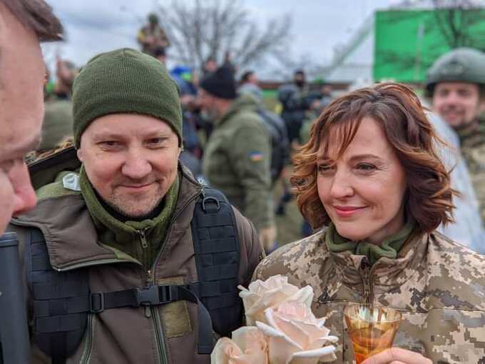 Love on battlefield: Ukrainian soldiers get married amid Russian invasion, photos,video emerge