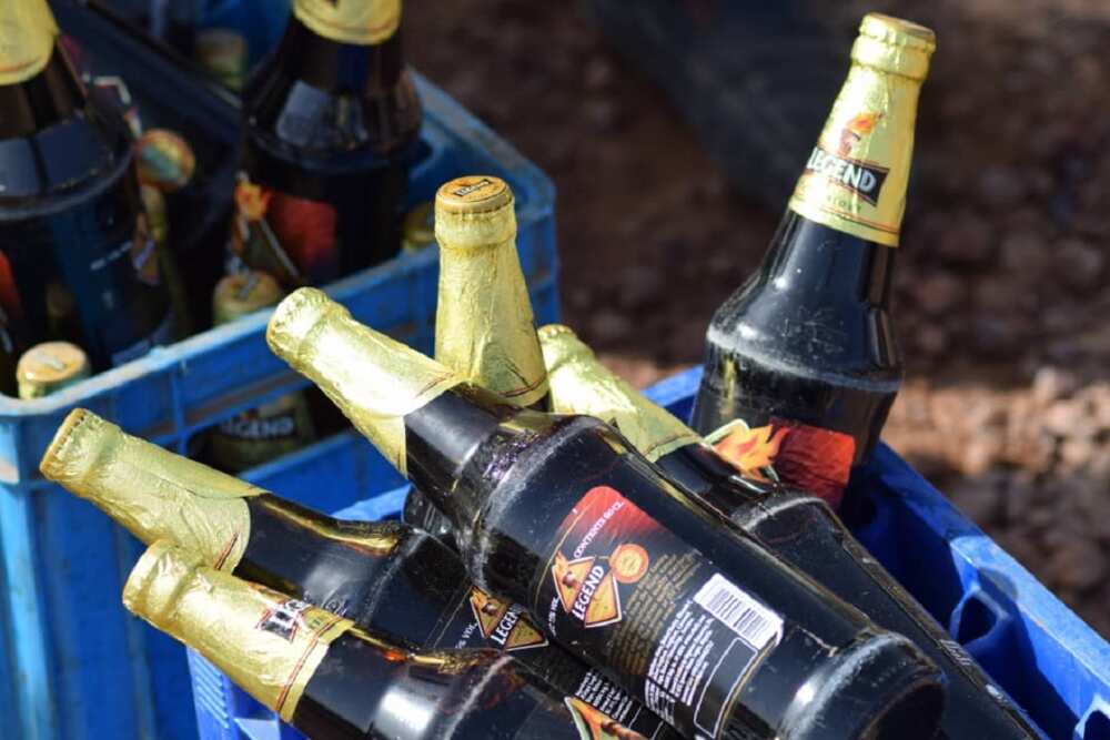 Hotunan giya ta N200m da hukumar Hisbah ta ragargaza a Kano Hotunan giya ta N200m da hukumar Hisbah ta ragargaza a Kano