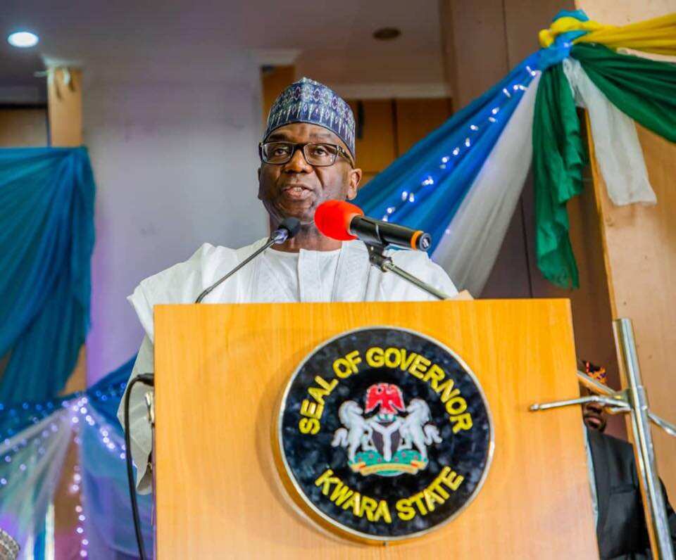 Ile Arugbo: Buhari ya tsoma kansa a rigimar AbdulRazaq da Saraki Ile Arugbo: Buhari ya tsoma kansa a rigimar AbdulRazaq da Saraki