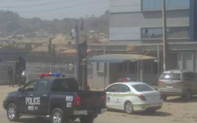 Police, army troops trap armed robbers inside Abuja bank