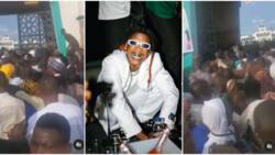 "Make Portable con see o": Massive Crowd storm Emir Of Ilorin's palace to see Seyi Vibez, clip trends