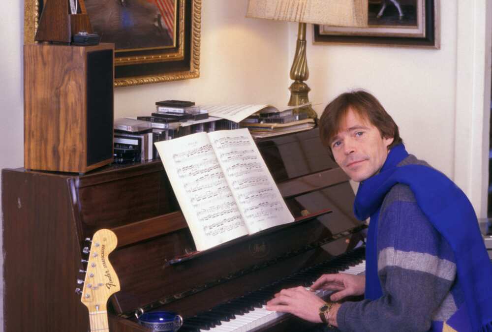 Pierre Bachelet qui compose ses propres chansons Pierre Bachelet qui compose ses propres chansons