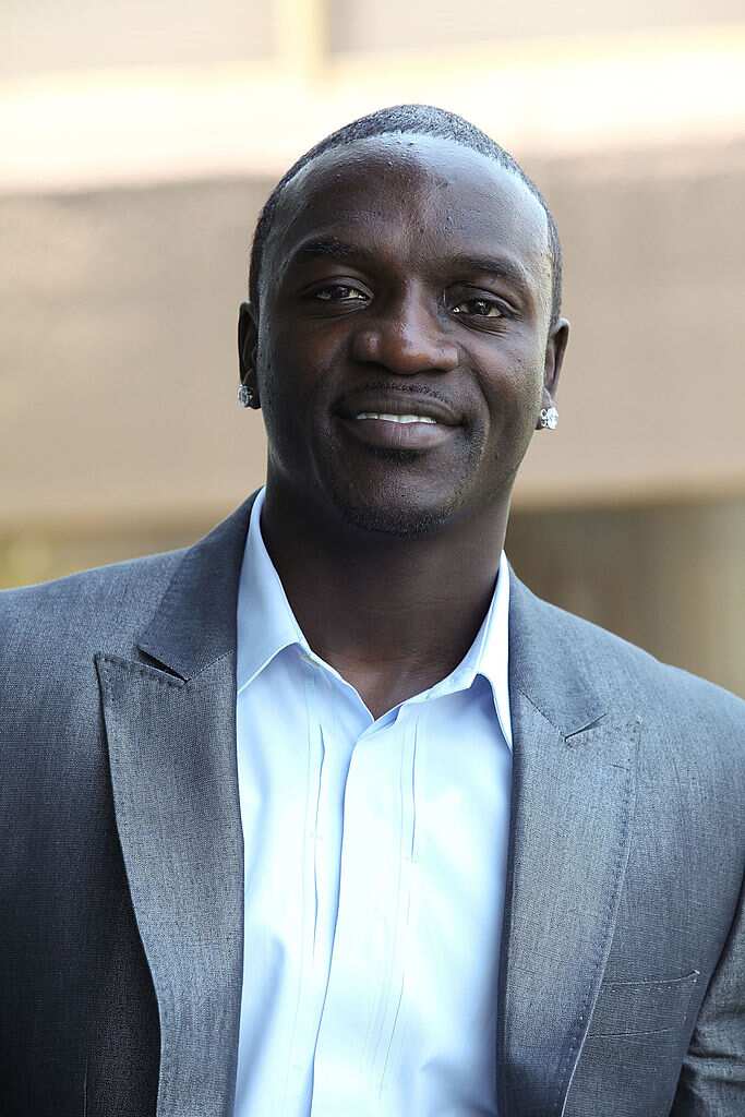 Akon qui fait 1,78 m de taille