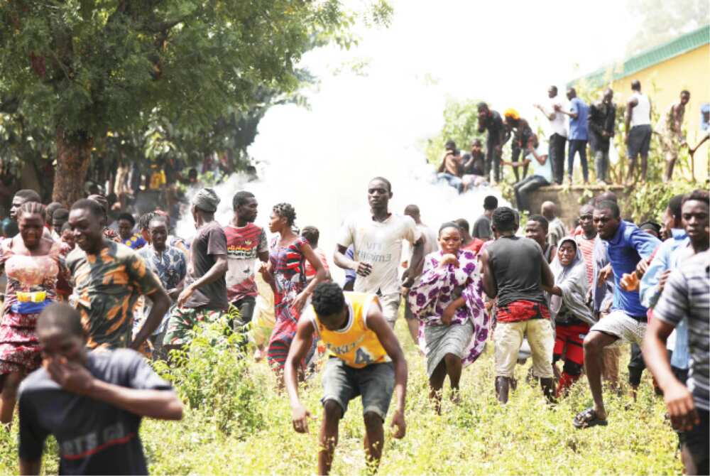 Ku dauka mataki a kan masu sata, kada ku saurara musu - Buratai ga Kwamandojinsa Ku dauka mataki a kan masu sata, kada ku saurara musu - Buratai ga Kwamandojinsa